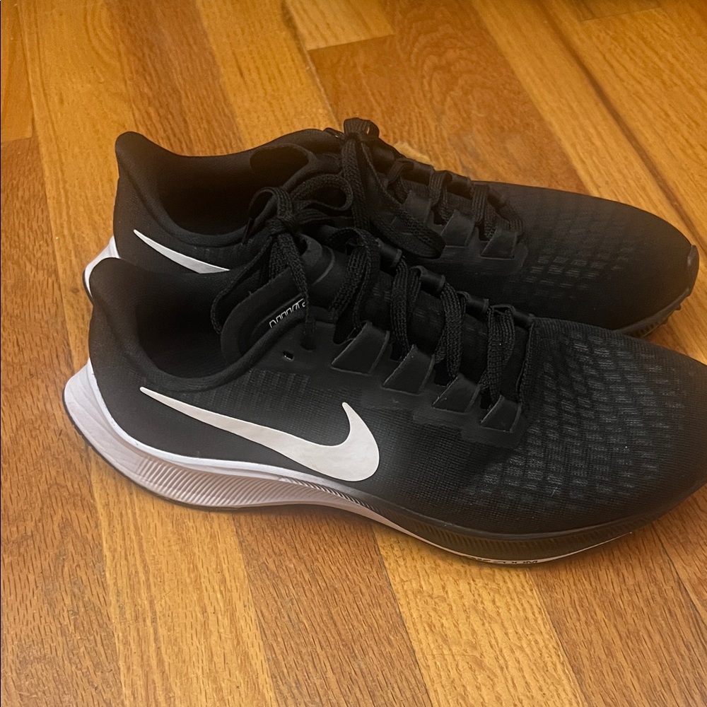 Nike Women's Black Athletic Shoes with White Accents